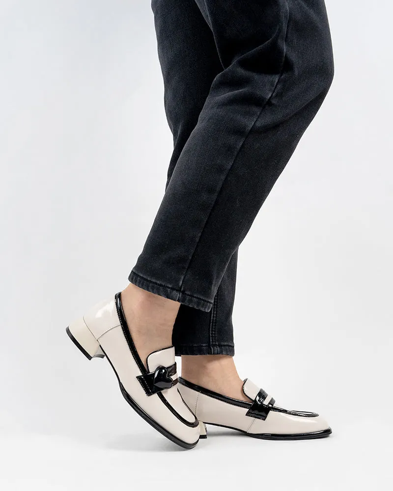 Heart Decoration Comfortable Patent Leather Flat Loafers